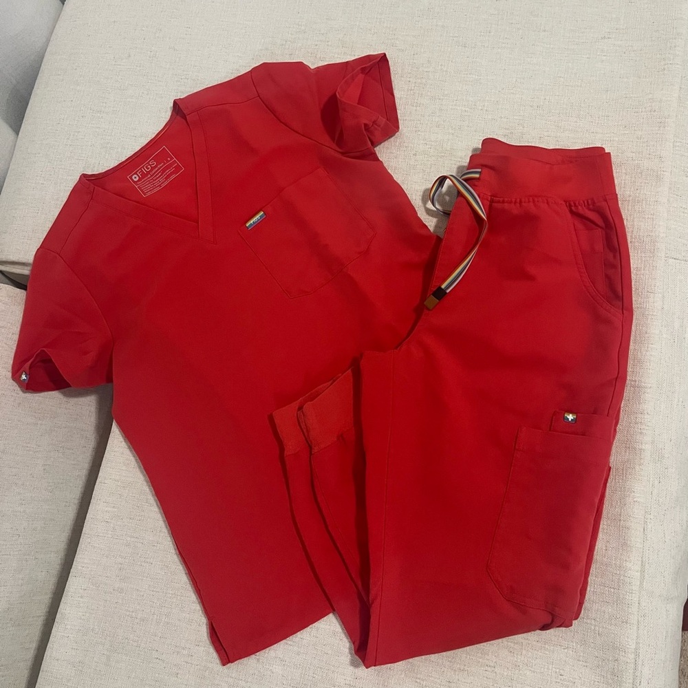 Figs Red scrub set size small